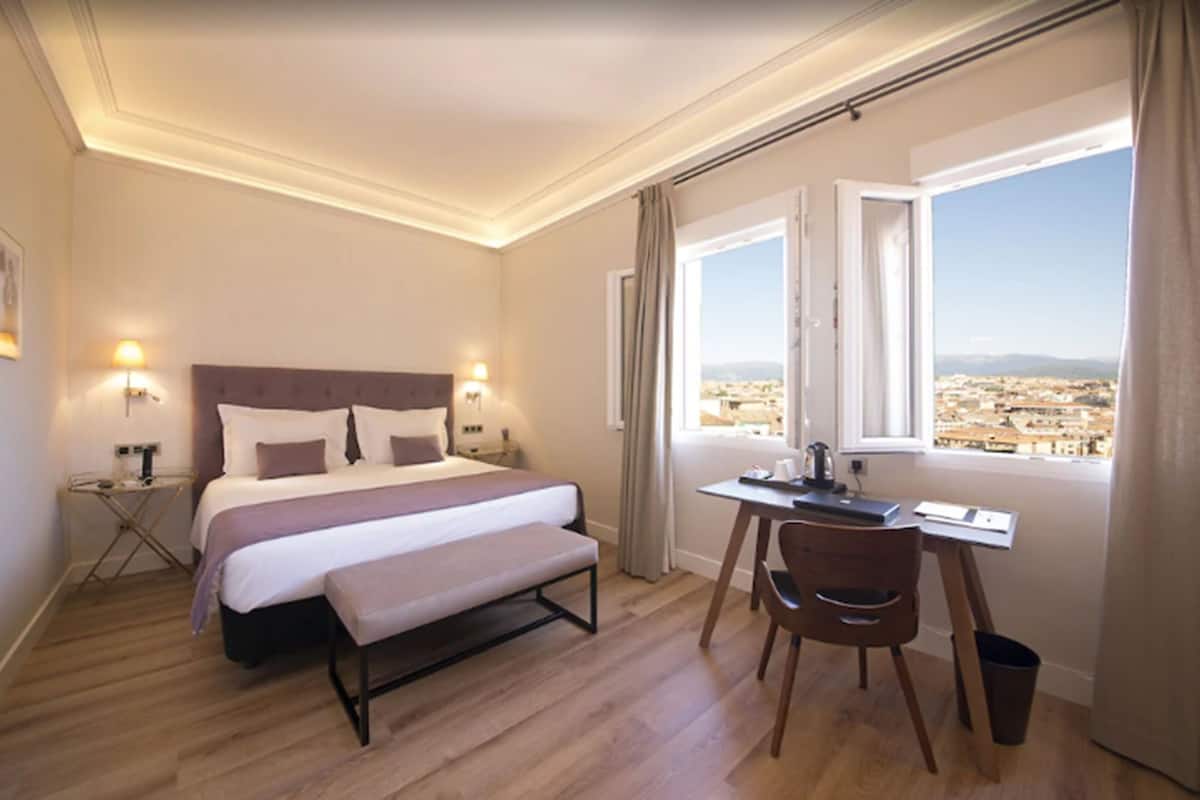 Suite | 1 bedroom, in-room safe, desk, blackout drapes