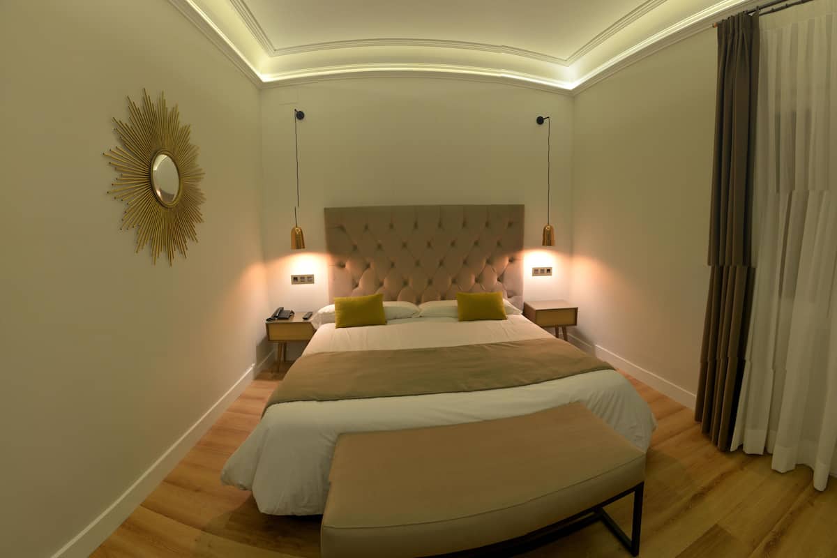 Basic Room, 1 Double or 2 Twin Beds | 1 bedroom, in-room safe, desk, blackout drapes