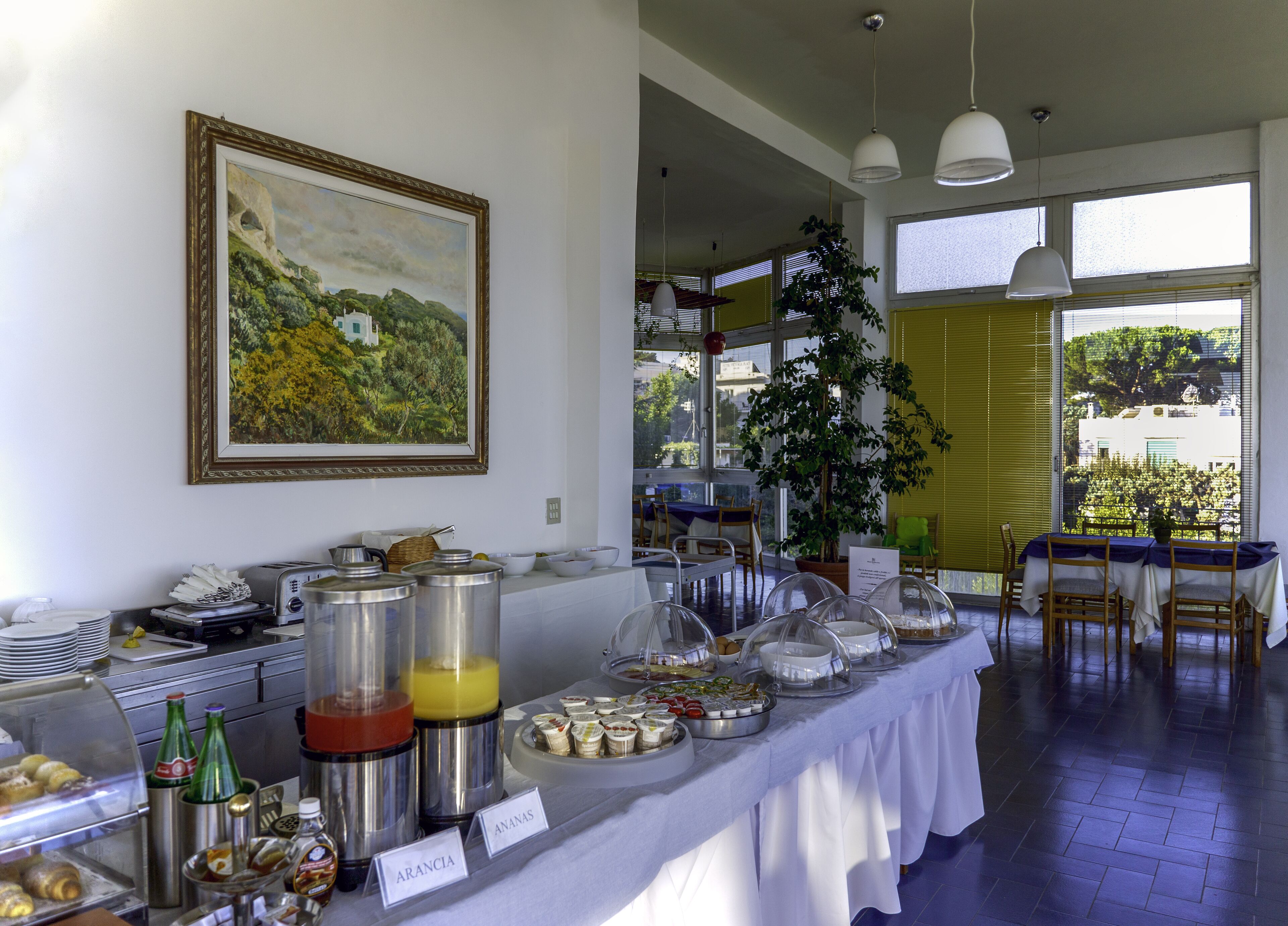 free daily continental breakfast