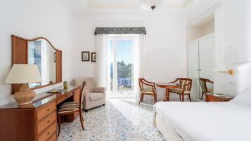 Camera Superior, vista mare | Minibar, una cassaforte in camera, una scrivania, Wi-Fi gratuito