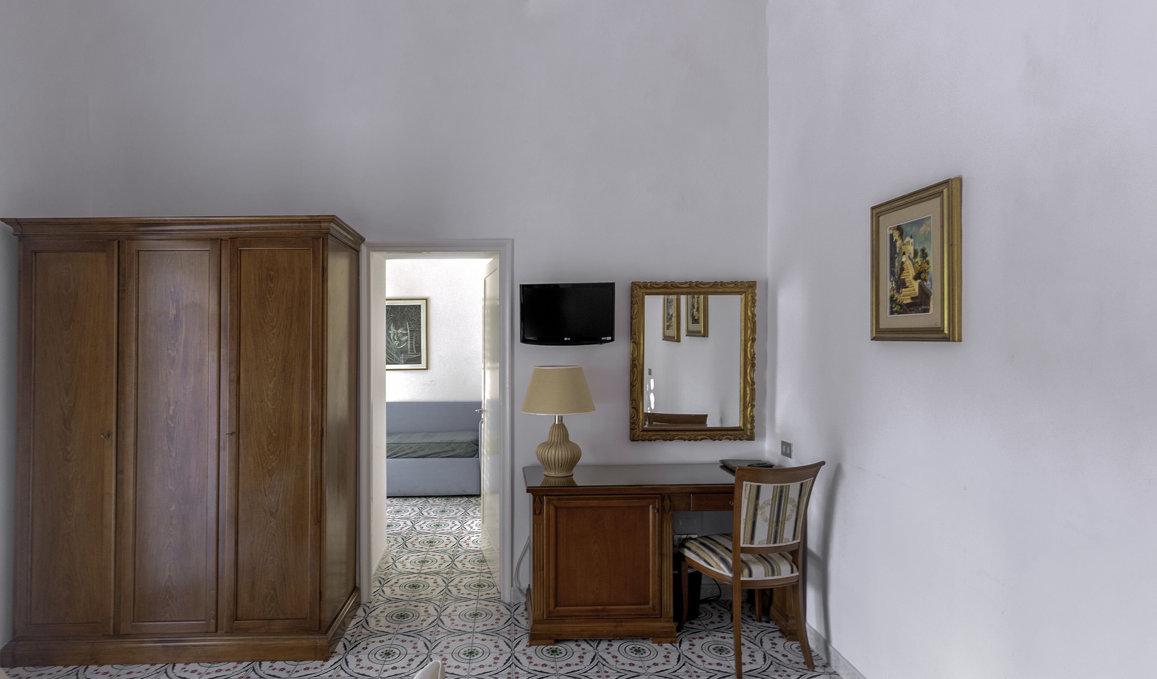 junior suite, sea view | minibar, in-room safe, desk, free wifi