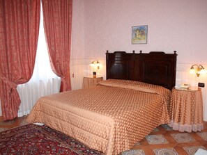 Minibar, escritorio, cunas y wifi gratis 