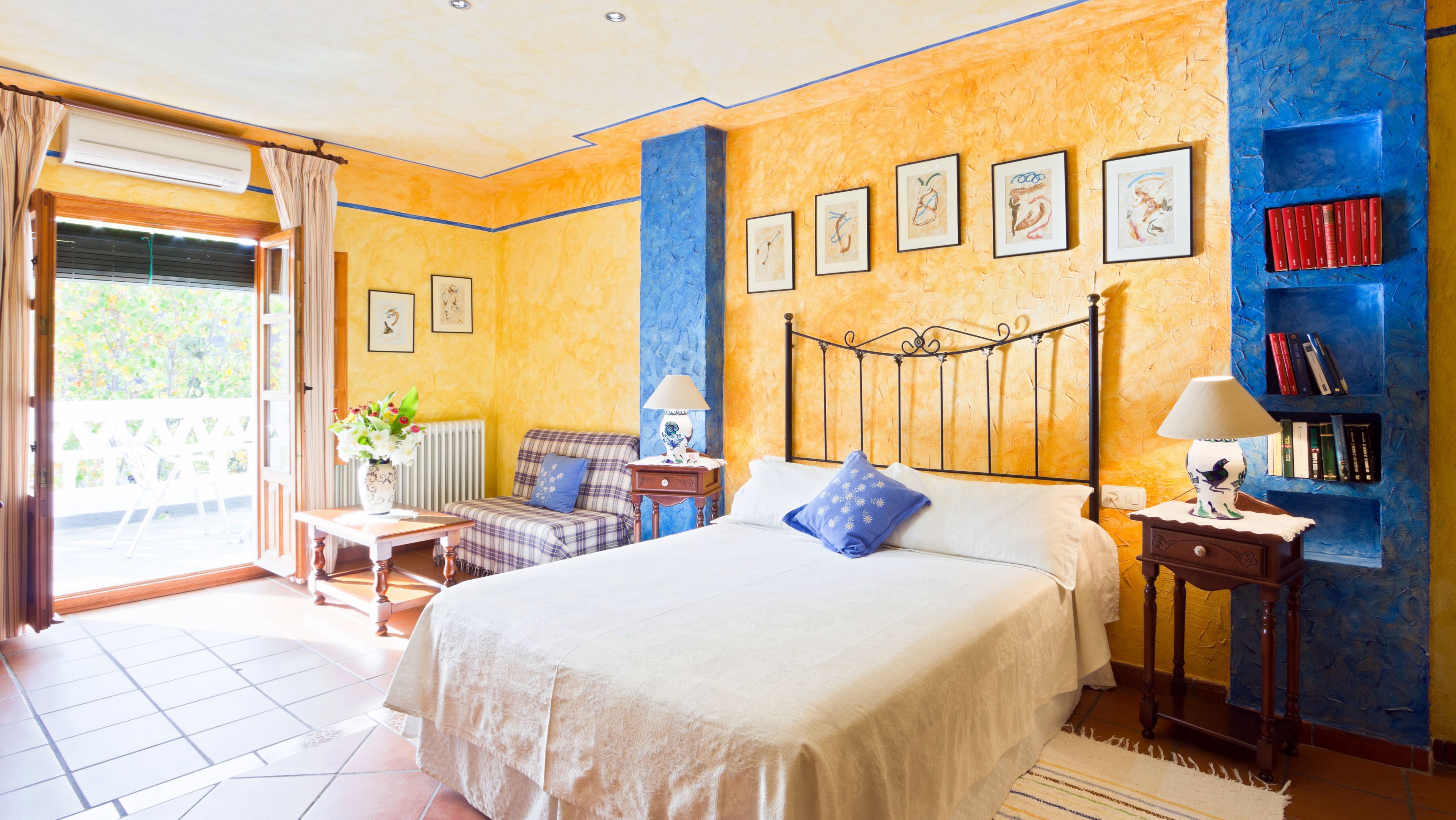 2 bedrooms, egyptian cotton sheets, down duvets, in-room safe