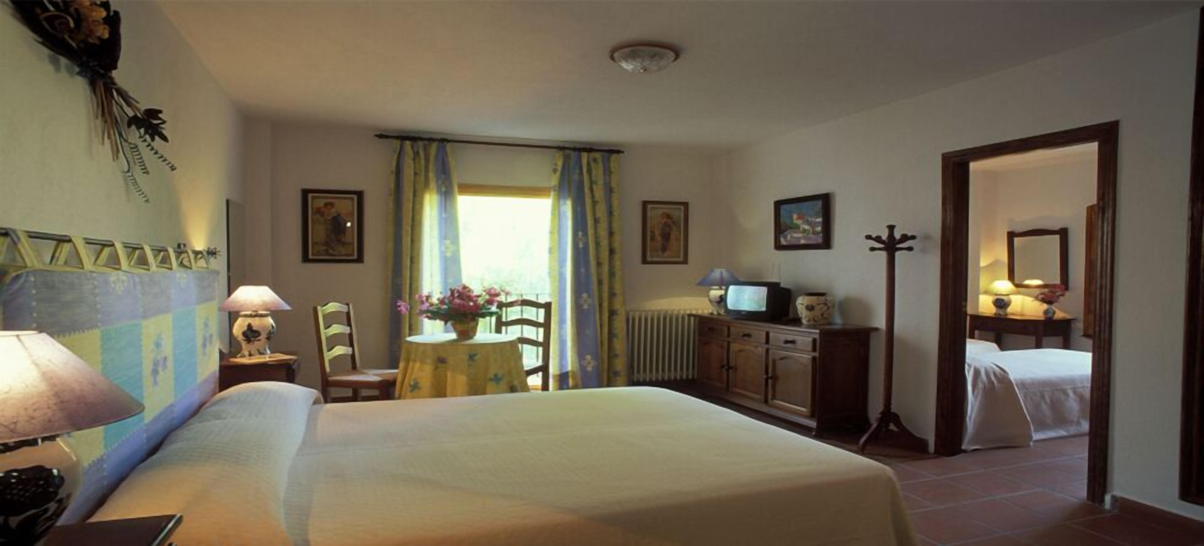 quadruple room, 2 bedrooms | 2 bedrooms, egyptian cotton sheets, down duvets, in-room safe