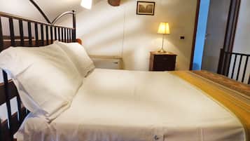 Appartement, 1 slaapkamer, kitchenette (4 pax) | Een kluis op de kamer, een bureau, geluiddichte muren, gratis wifi