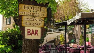 Lunch and dinner served, Italian cuisine