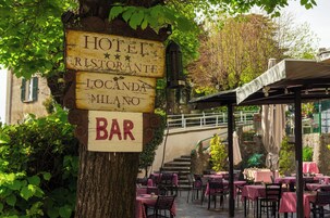 Se sirven almuerzos, cenas y cocina italiana 