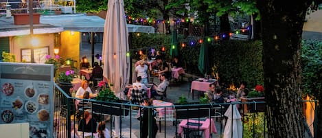 Aperto a pranzo e cena, cucina italiana