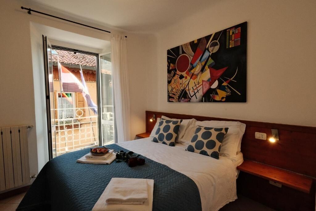 Dobbeltrom – standard | Allergitestet sengetøy, minibar, skrivebord og skrivebord for bærbar PC