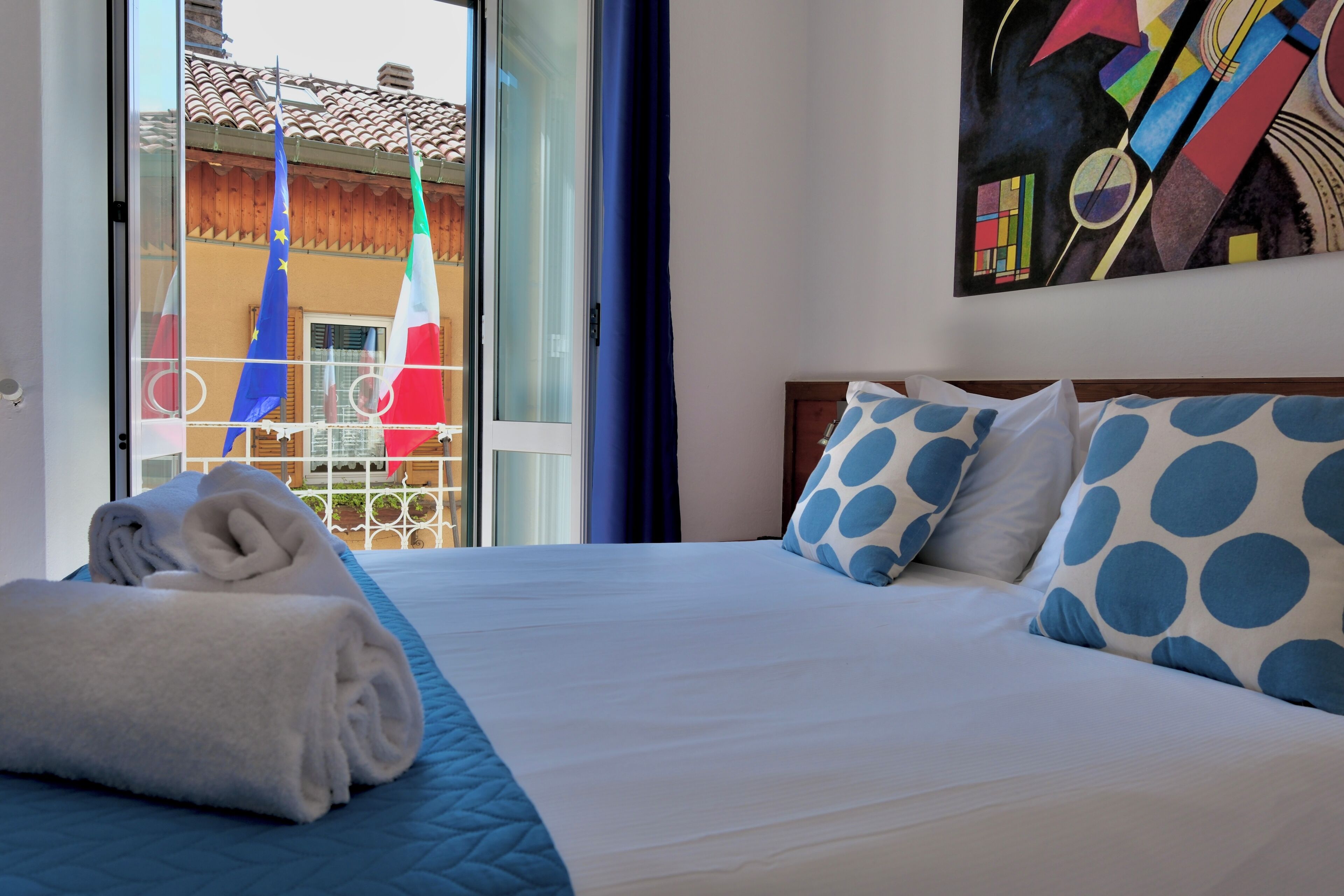 Standard Double Room | Hypo-allergenic bedding, minibar, desk, laptop workspace
