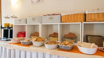 Daily continental breakfast (EUR 10 per person)