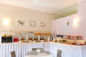 Daily continental breakfast for a fee - Hotel Alpi Resort (Turin)