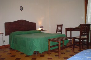 Premium bedding, iron/ironing board, free WiFi