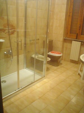 Combined shower/tub, free toiletries, hair dryer, bidet - Il Vigneto - Bed & Breakfast (Trecastagni)