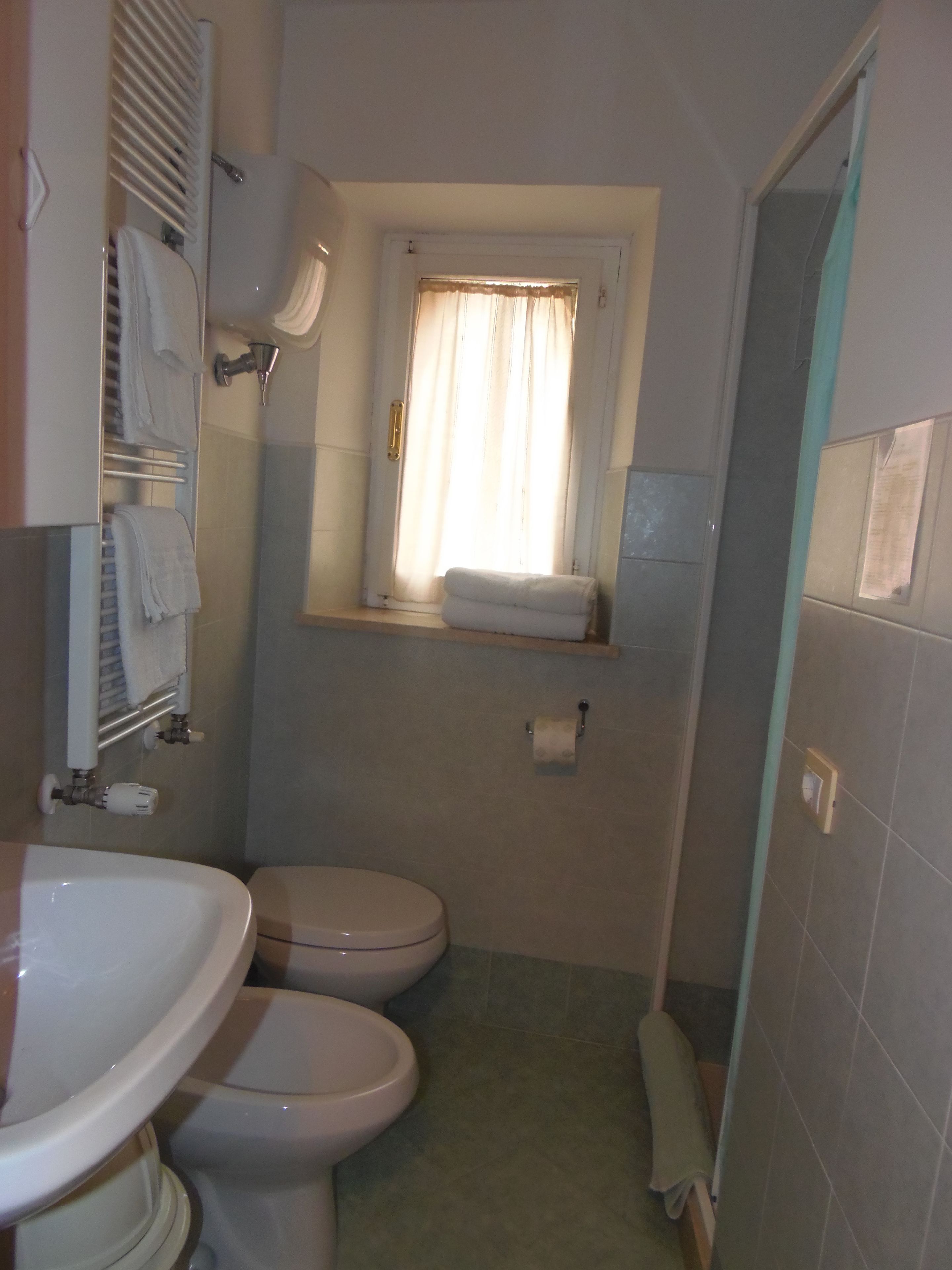 double room | bathroom | shower, rainfall showerhead, free toiletries, hair dryer