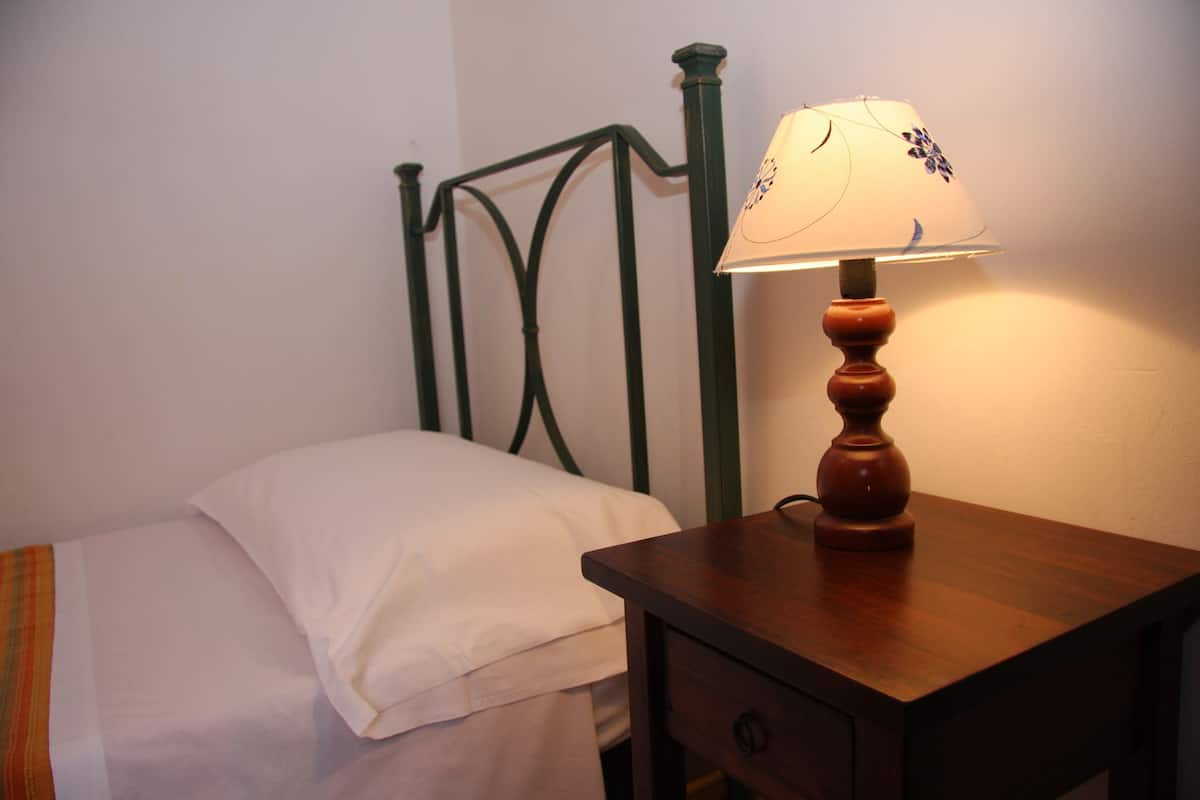 Chambre Double, 2 lits une place | Coffres-forts dans les chambres, décoration personnalisée, bureau