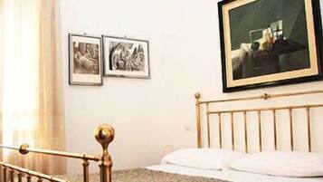 Caja de seguridad en la habitación y decoración personalizada