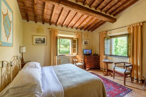 Premium bedding, desk, free WiFi, bed sheets - Casa Portagioia Tuscany B&B (Castiglion Fiorentino)