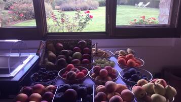 Daily buffet breakfast (EUR 15 per person)