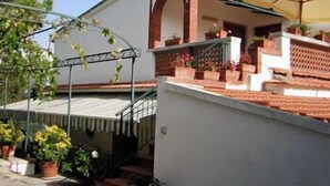 Unclassified image, 4 of 13, button - Villa Persico (Massa Lubrense)
