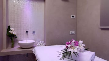 Sauna seca, banheira de hidromassagem, banho turco/hammam