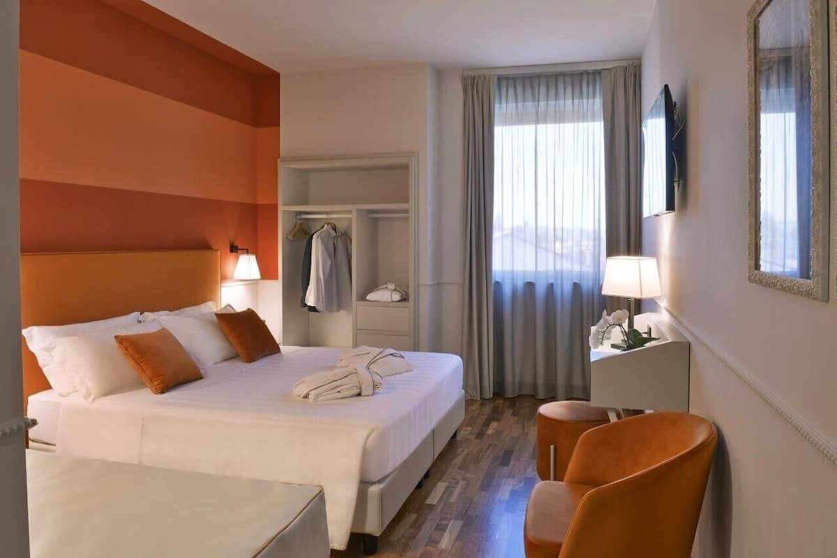 Deluxe driepersoonskamer | Hypoallergeen beddengoed, donzen dekbedden, Select Comfort-bedden