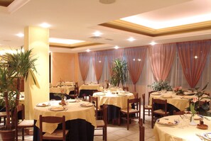 Lunch and dinner served - Torresi (Potenza Picena)