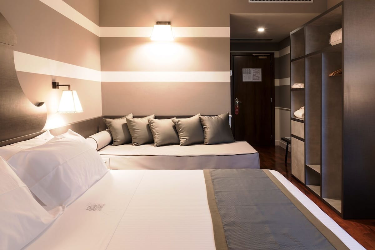 1 bedroom, hypo-allergenic bedding, down duvets, select comfort beds