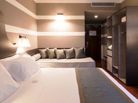 Hypo-allergenic bedding, down comforters, Select Comfort beds, minibar. Torresi