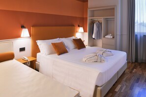 Hypo-allergenic bedding, down comforters, Select Comfort beds, minibar - Torresi (Potenza Picena)