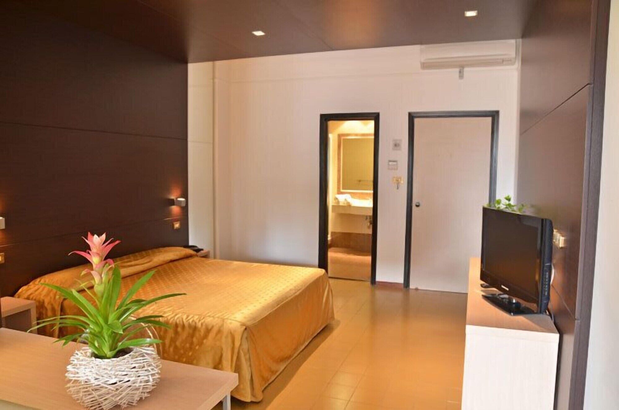 Safe på rommet, barnesenger og ekstrasenger (mot et tillegg)