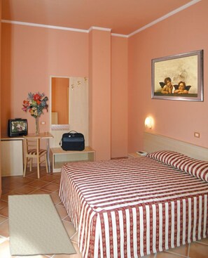 ميني بار ومكتب وأسرّة أطفال/رضّع (مجانًا) وواي فاي مجانًا