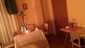 Servicio de comidas a la habitación