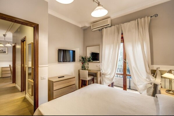 四人房, 露台 | 書桌、熨斗/熨衫板、嬰兒床 (收費)、摺床/加床 (收費)