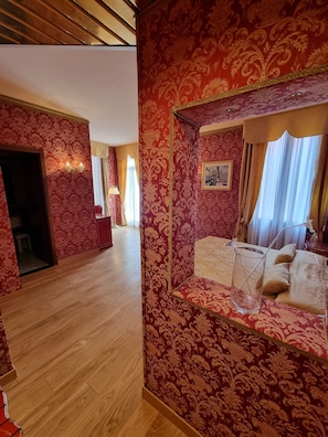 Minibar, in-room safe, desk, free WiFi - Residenza Ca' San Marco (Venice)