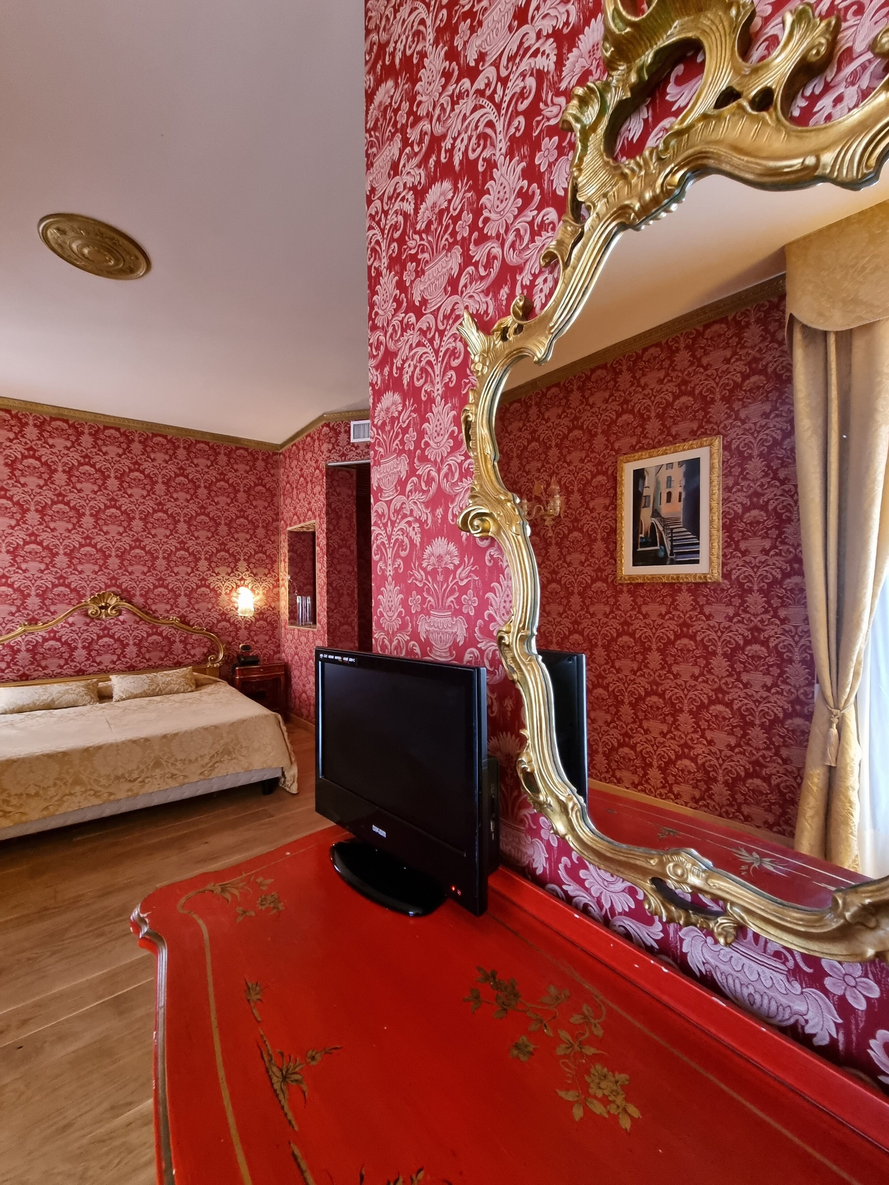 Junior-sviitti, parveke, näköala kanavalle | Minibaari, tallelokero huoneessa, työpöytä, ilmainen Wi-Fi