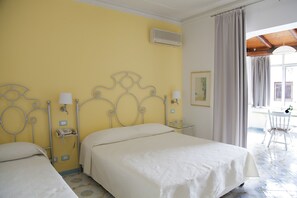 Standard Triple Room | In-room safe, individually furnished, desk, cribs/infant beds - Residence Mendolita (Lipari)