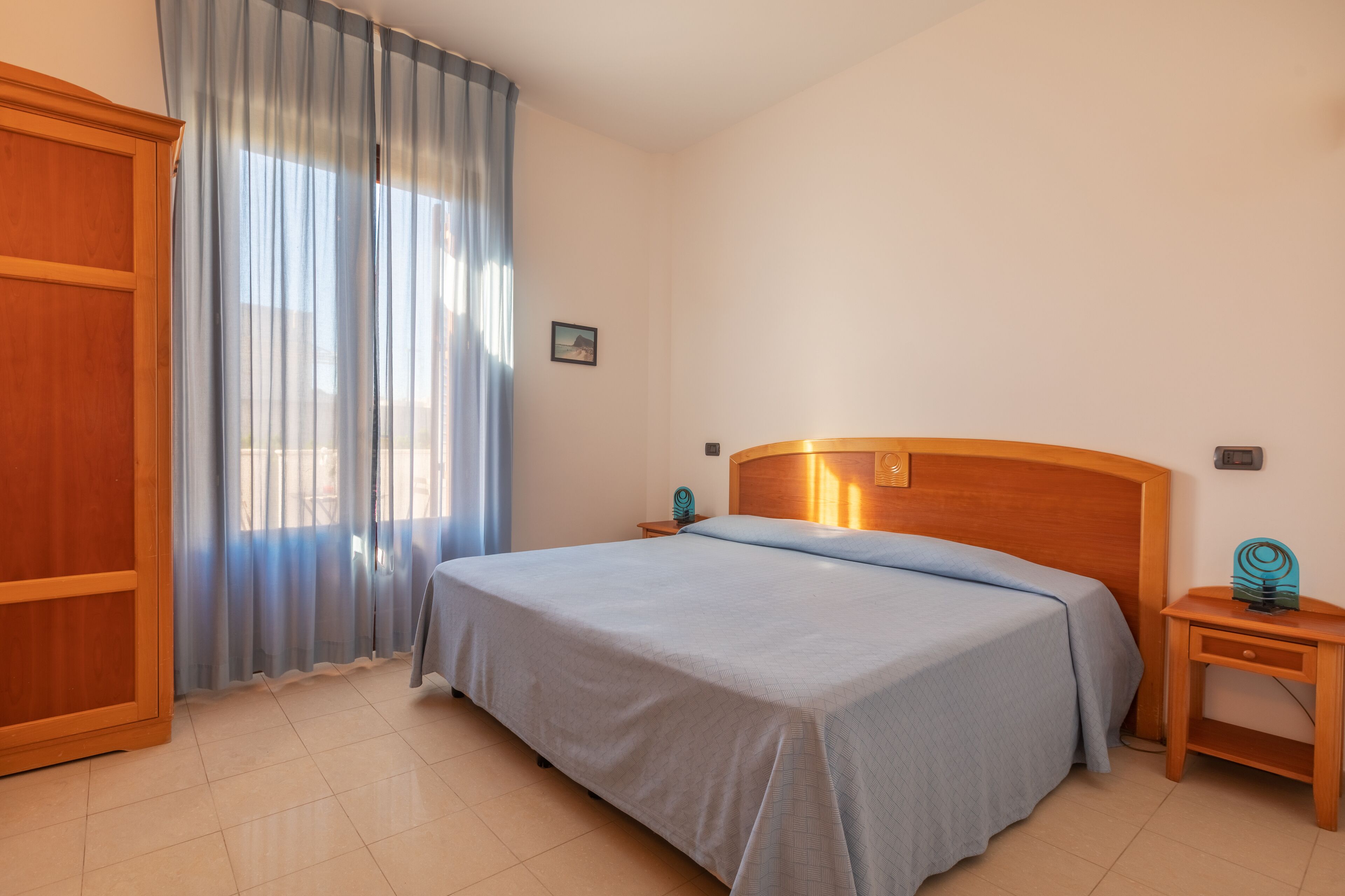 double room | frette italian sheets, pillow-top beds, minibar, in-room safe