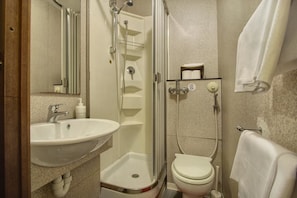 Desk, blackout curtains, free WiFi, bed sheets - Soggiorno La Cupola (Florence)
