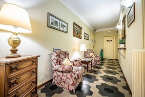 Hallway - Bellevue House (Florence)