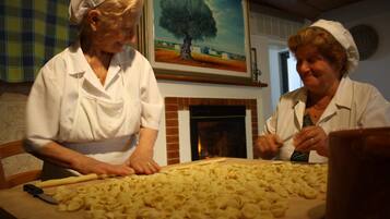 Mittagessen und Abendessen, lokale Küche