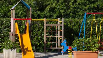 AuĂen-Kinderspielplatz