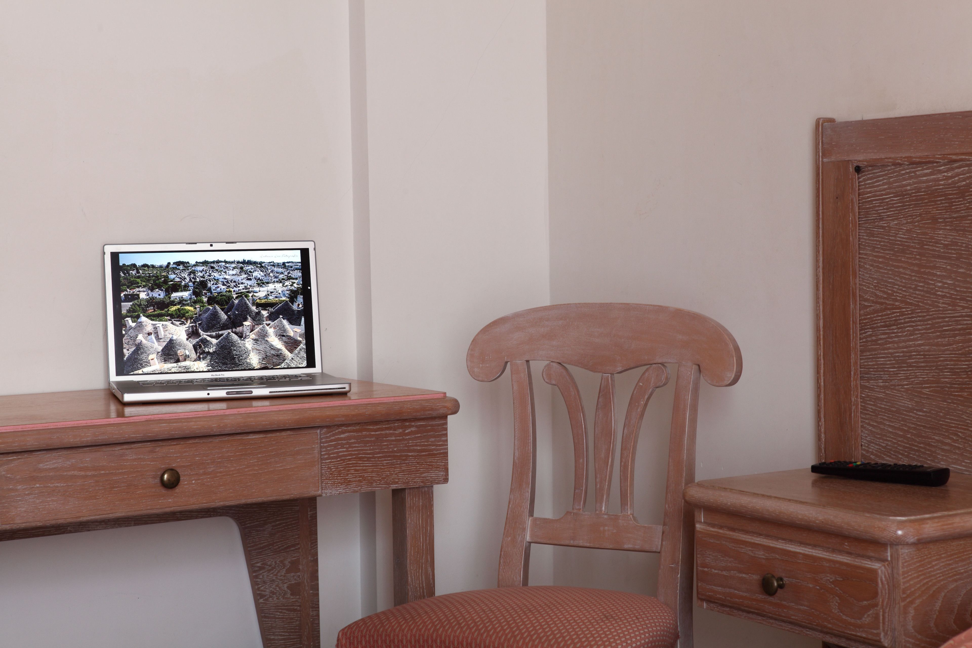 single room | in-room safe, free cots/infant beds, free wifi