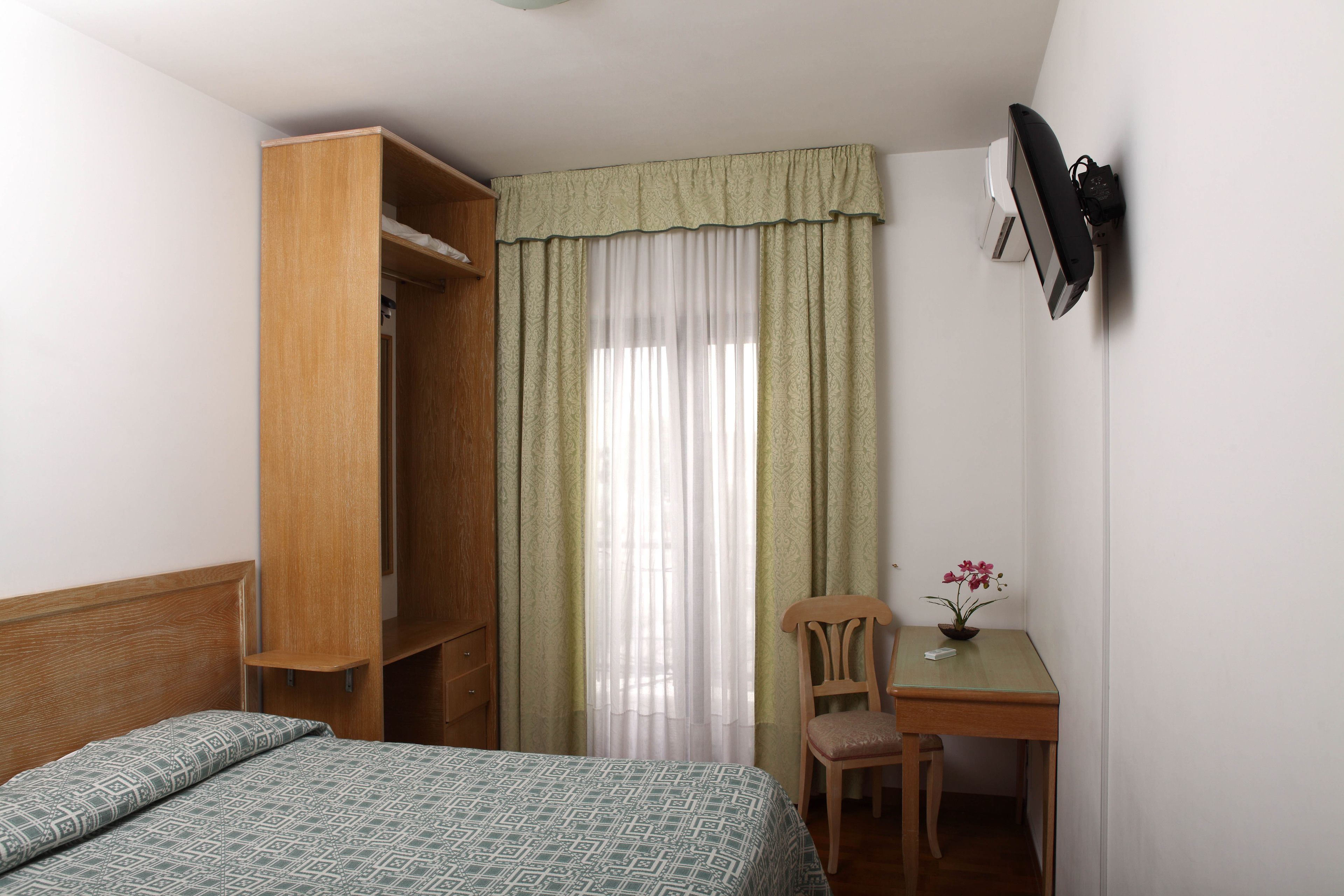 double or twin room | in-room safe, free cots/infant beds, free wifi