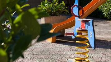 Außen-Kinderspielplatz