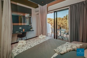Superior-Zimmer, 1 Doppelbett, Balkon, Meerseite | Schreibtisch, kostenloses WLAN, Bettwäsche, Rollstuhlgeeignet