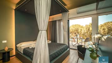 Habitación superior, 1 cama matrimonial, balcón, frente al mar | Escritorio, wifi gratis, ropa de cama y acceso para silla de ruedas