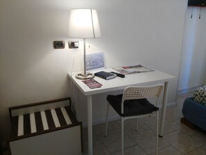 Double Room Single Use | Minibar, in-room safe, desk, iron/ironing board - Rubens (Catania)