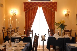 Breakfast, lunch served; Mediterranean cuisine, al fresco dining