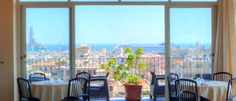 Breakfast and dinner served, ocean views